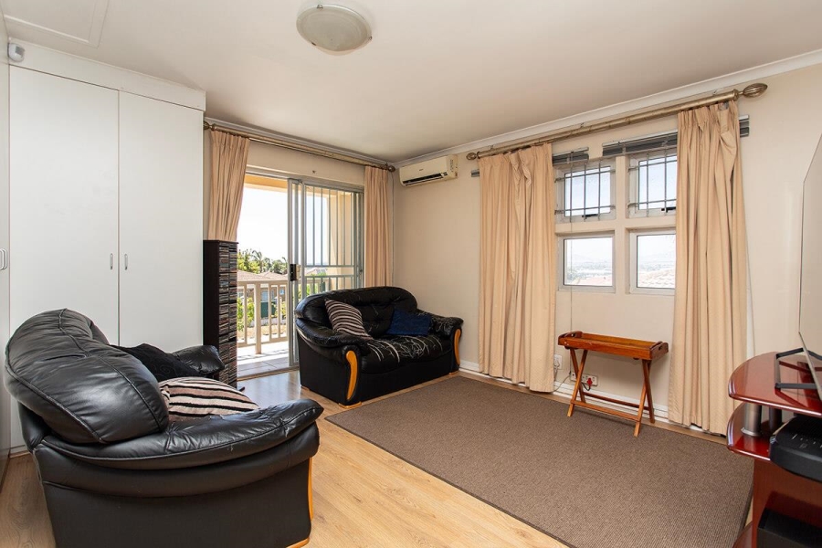 6 Bedroom Property for Sale in Vredekloof Heights Western Cape